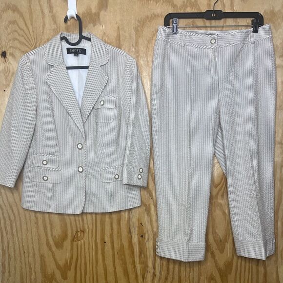Kasper Pinstripe Suit Seersucker Fabric full lined classic workwear staple Sz 10 - Picture 3 of 15